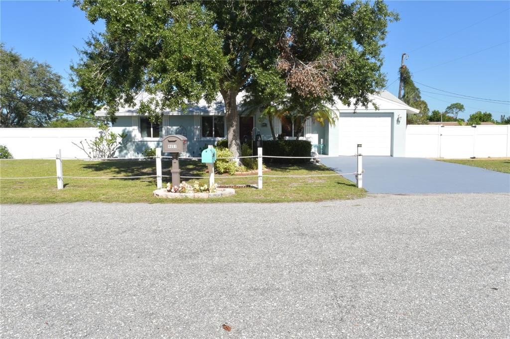 For Sale: $370,000 (2 beds, 2 baths, 1209 Square Feet)