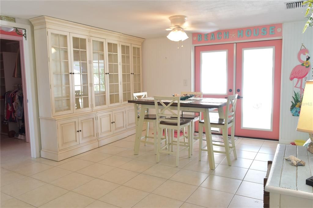 For Sale: $370,000 (2 beds, 2 baths, 1209 Square Feet)