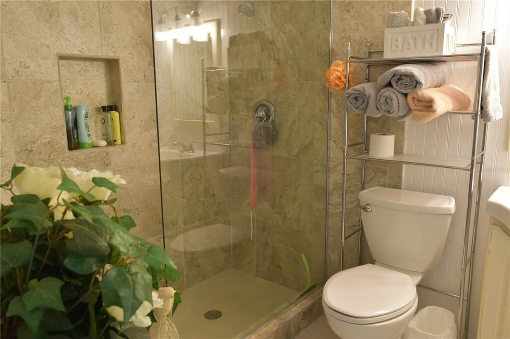 For Sale: $370,000 (2 beds, 2 baths, 1209 Square Feet)