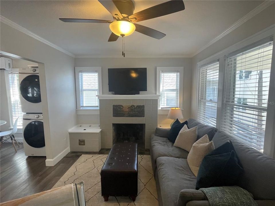 Active With Contract: $2,240 (2 beds, 1 baths, 580 Square Feet)