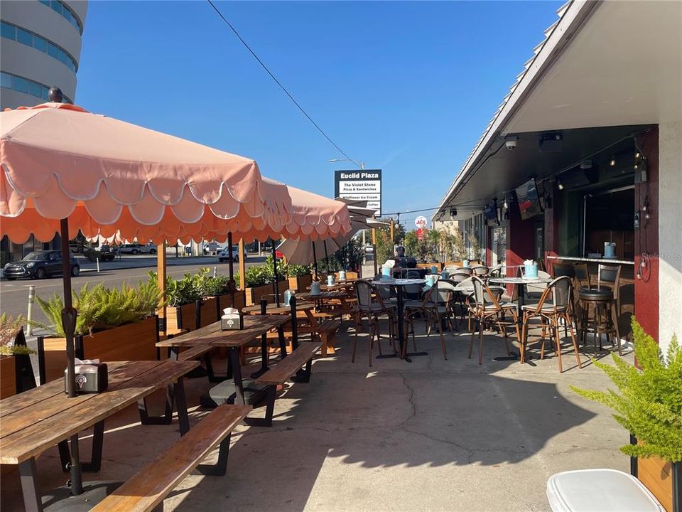 Active With Contract: $2,240 (2 beds, 1 baths, 580 Square Feet)