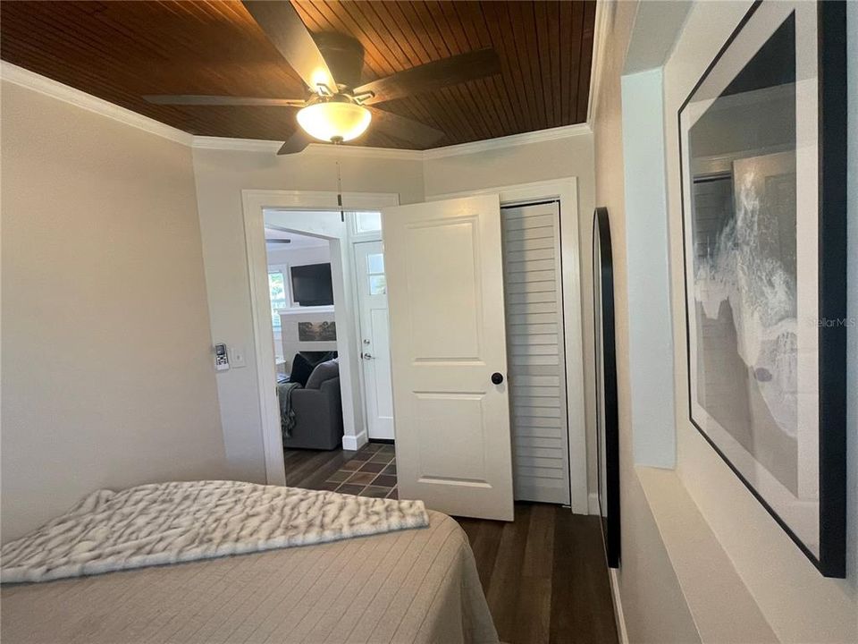 Active With Contract: $2,240 (2 beds, 1 baths, 580 Square Feet)