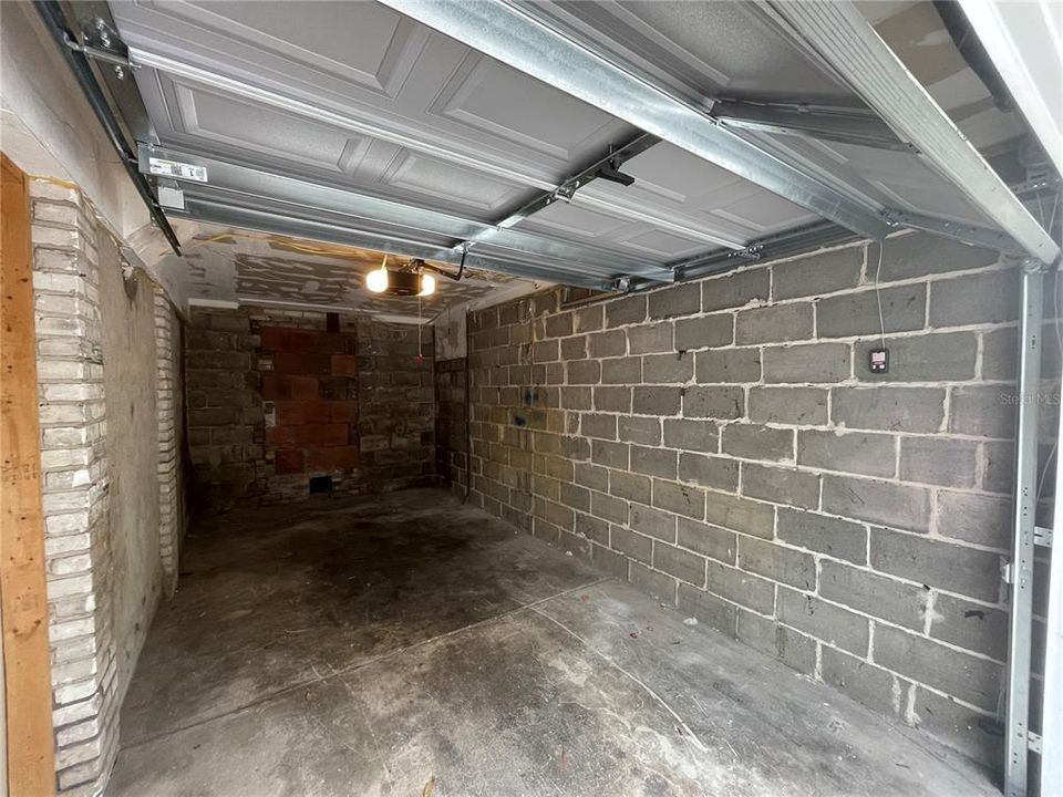 Active With Contract: $2,240 (2 beds, 1 baths, 580 Square Feet)