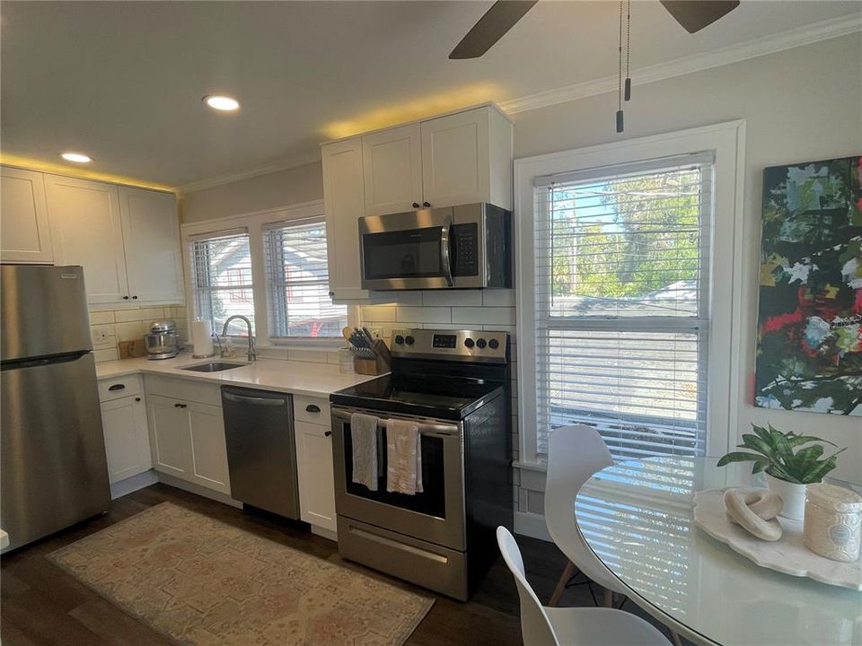 Active With Contract: $2,240 (2 beds, 1 baths, 580 Square Feet)