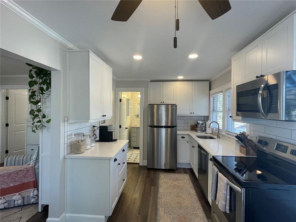 Active With Contract: $2,240 (2 beds, 1 baths, 580 Square Feet)