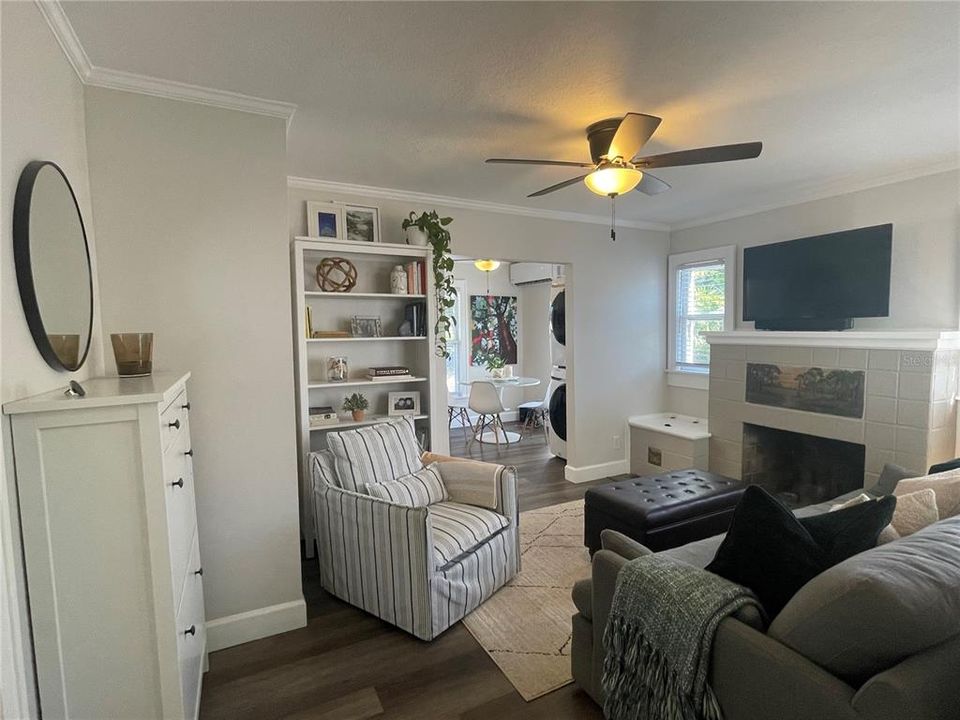 Active With Contract: $2,240 (2 beds, 1 baths, 580 Square Feet)