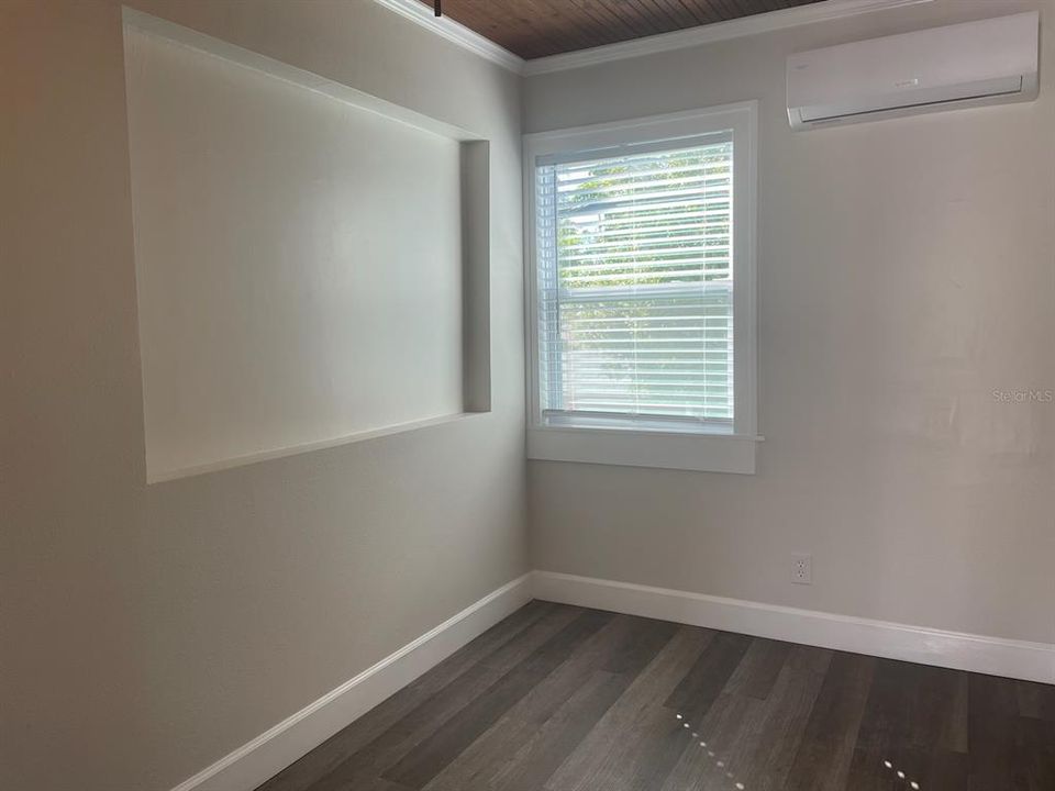 Active With Contract: $2,240 (2 beds, 1 baths, 580 Square Feet)