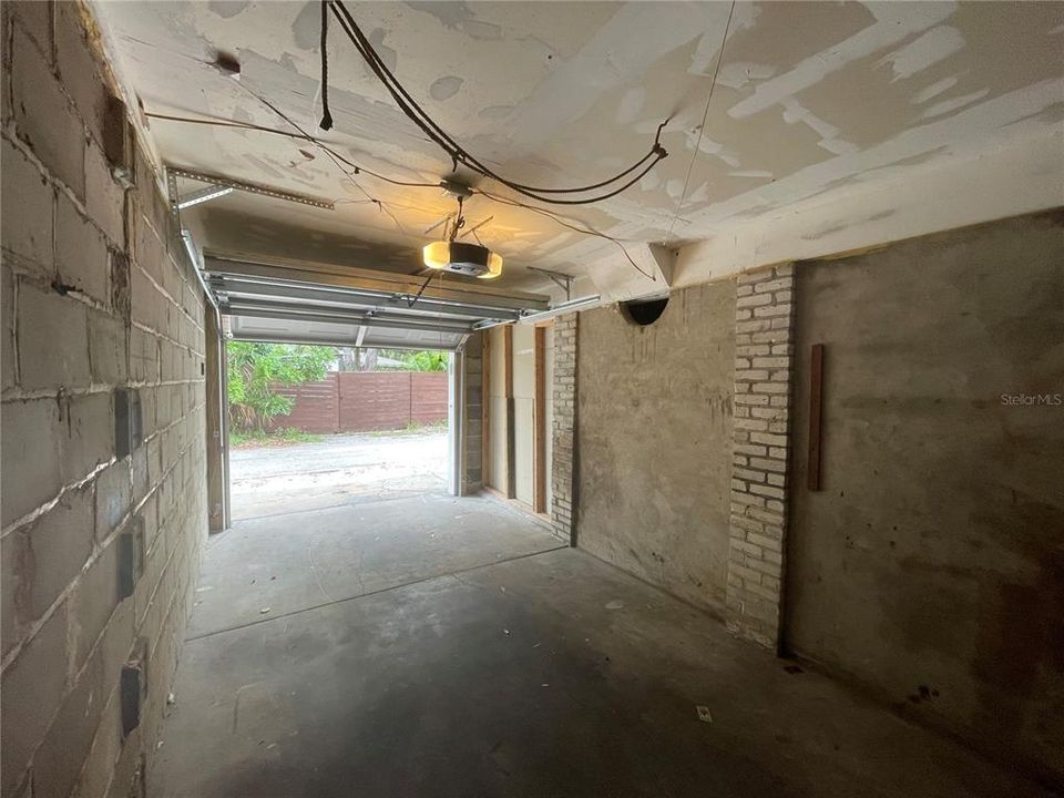 Active With Contract: $2,240 (2 beds, 1 baths, 580 Square Feet)