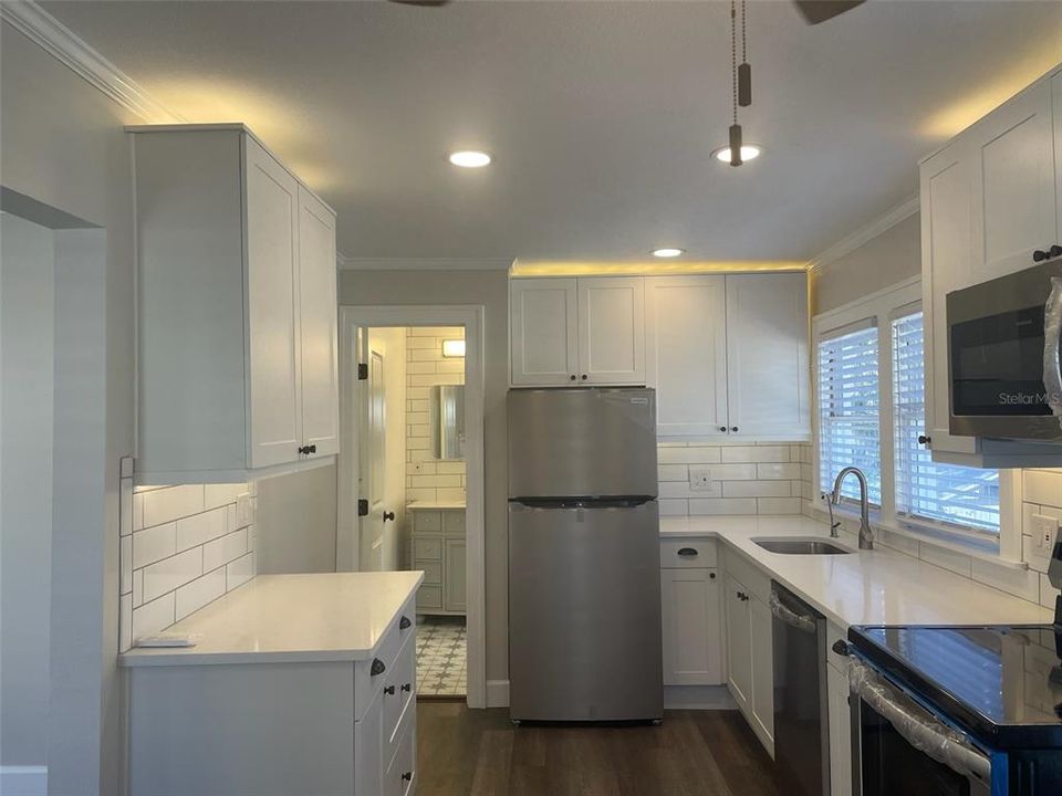 Active With Contract: $2,240 (2 beds, 1 baths, 580 Square Feet)