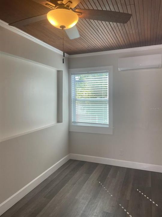 Active With Contract: $2,240 (2 beds, 1 baths, 580 Square Feet)