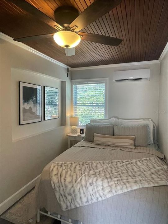 Active With Contract: $2,240 (2 beds, 1 baths, 580 Square Feet)