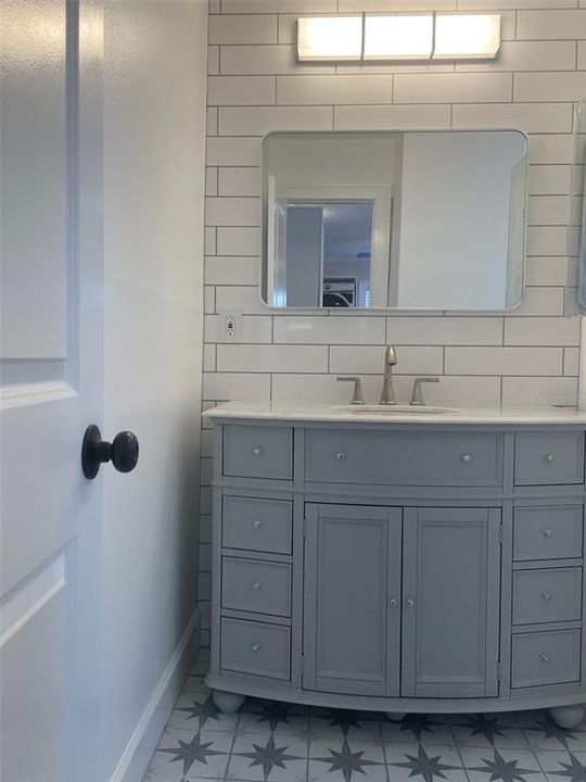 Active With Contract: $2,240 (2 beds, 1 baths, 580 Square Feet)