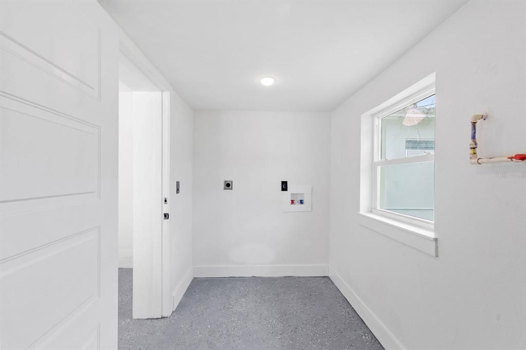 For Rent: $2,750 (3 beds, 2 baths, 1269 Square Feet)