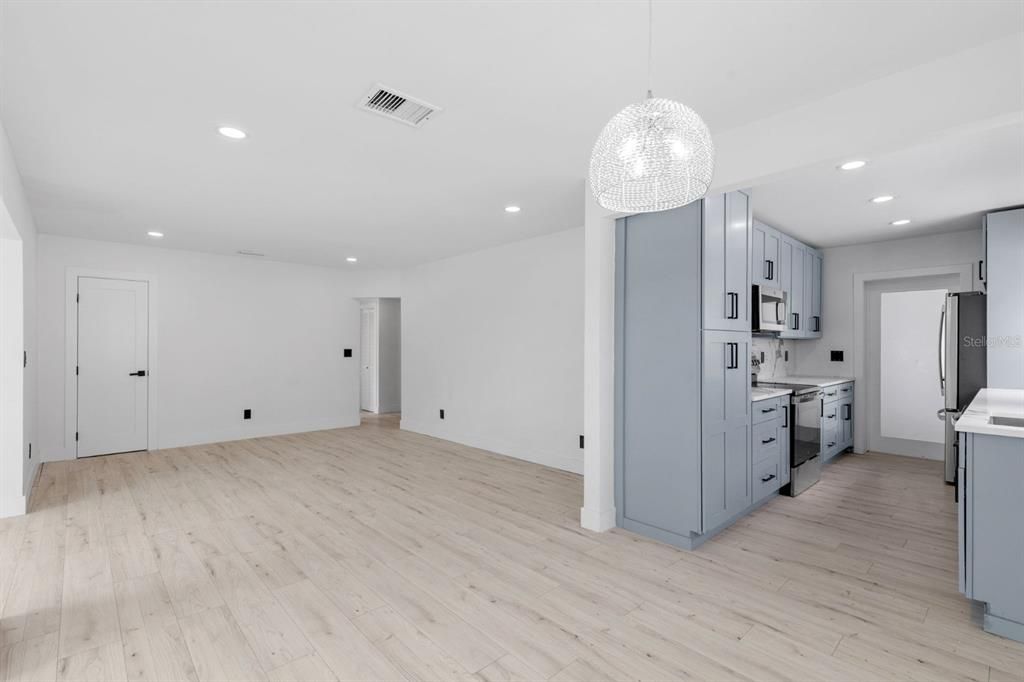 For Rent: $2,750 (3 beds, 2 baths, 1269 Square Feet)