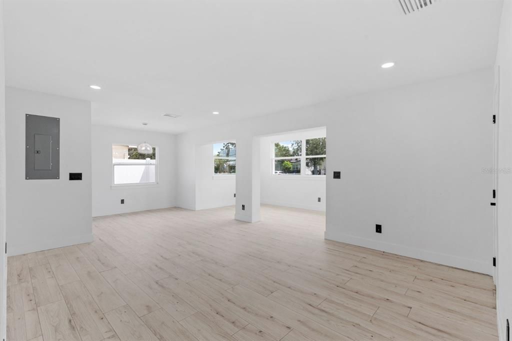 For Rent: $2,750 (3 beds, 2 baths, 1269 Square Feet)