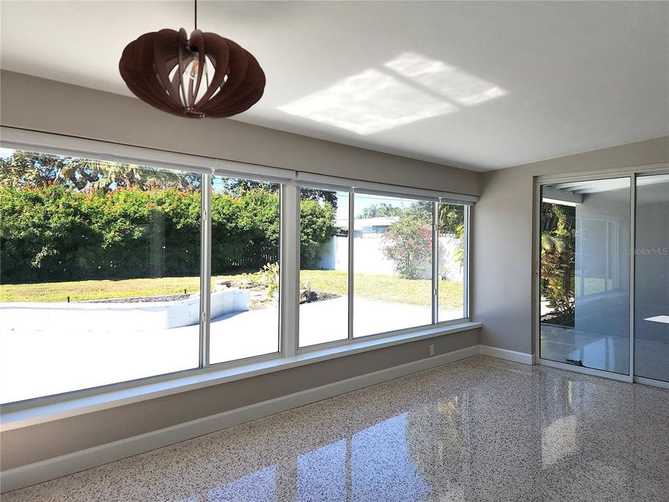 合同活跃: $749,000 (3 贝兹, 2 浴室, 1826 平方英尺)