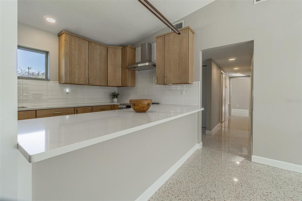 合同活跃: $749,000 (3 贝兹, 2 浴室, 1826 平方英尺)