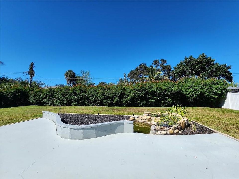 合同活跃: $749,000 (3 贝兹, 2 浴室, 1826 平方英尺)