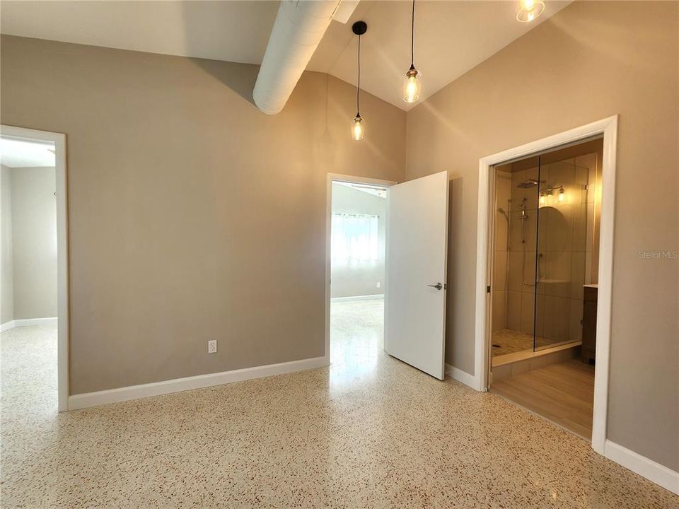 合同活跃: $749,000 (3 贝兹, 2 浴室, 1826 平方英尺)