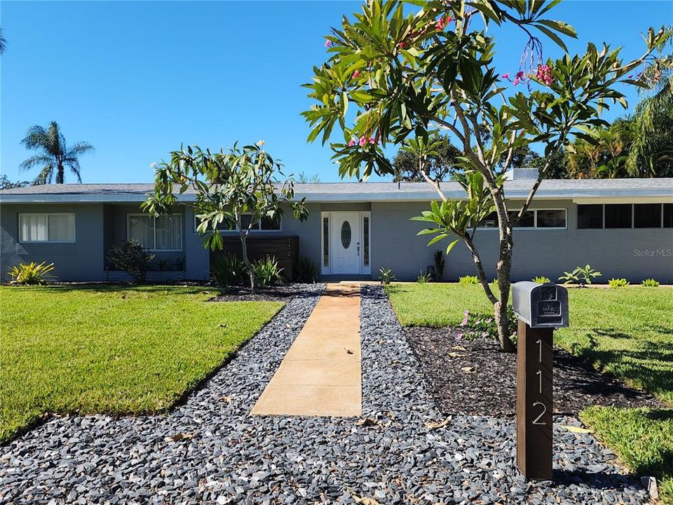 合同活跃: $749,000 (3 贝兹, 2 浴室, 1826 平方英尺)