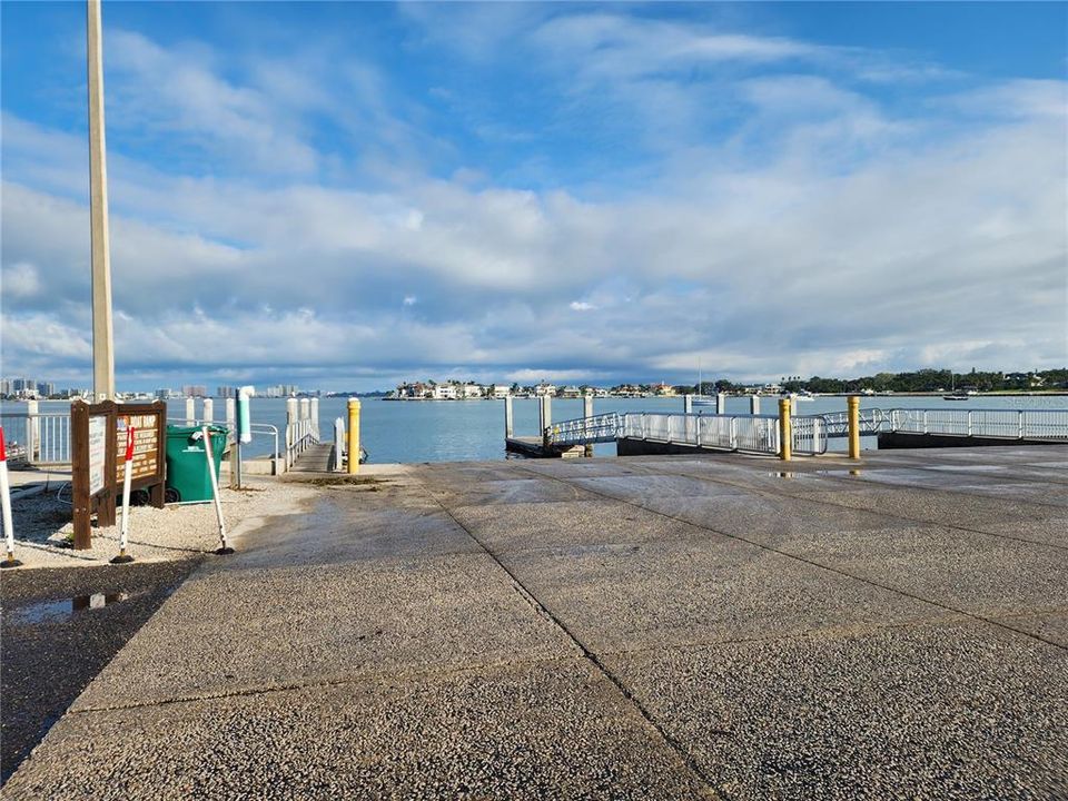 合同活跃: $749,000 (3 贝兹, 2 浴室, 1826 平方英尺)