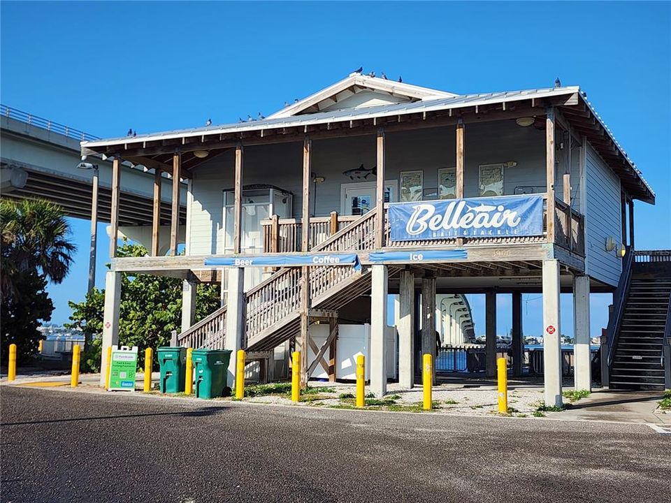 合同活跃: $749,000 (3 贝兹, 2 浴室, 1826 平方英尺)