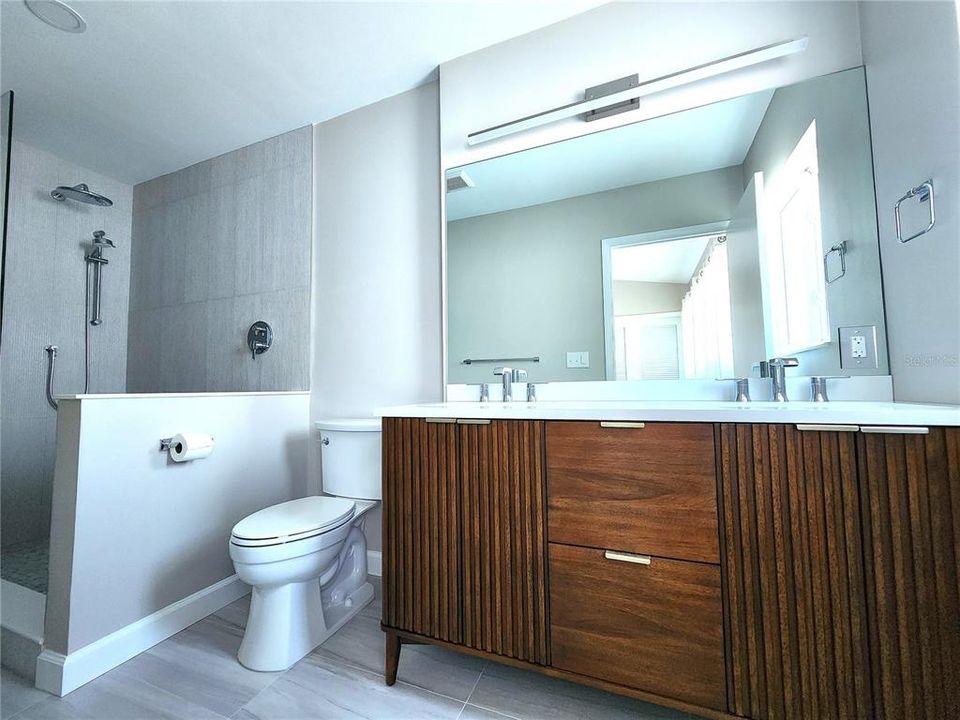 合同活跃: $749,000 (3 贝兹, 2 浴室, 1826 平方英尺)