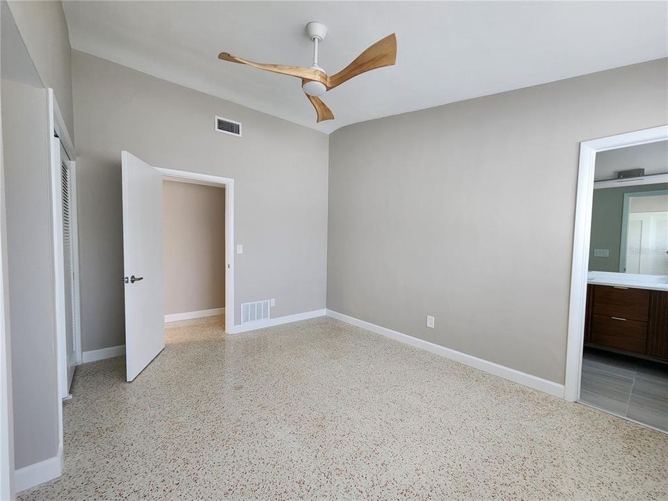 合同活跃: $749,000 (3 贝兹, 2 浴室, 1826 平方英尺)