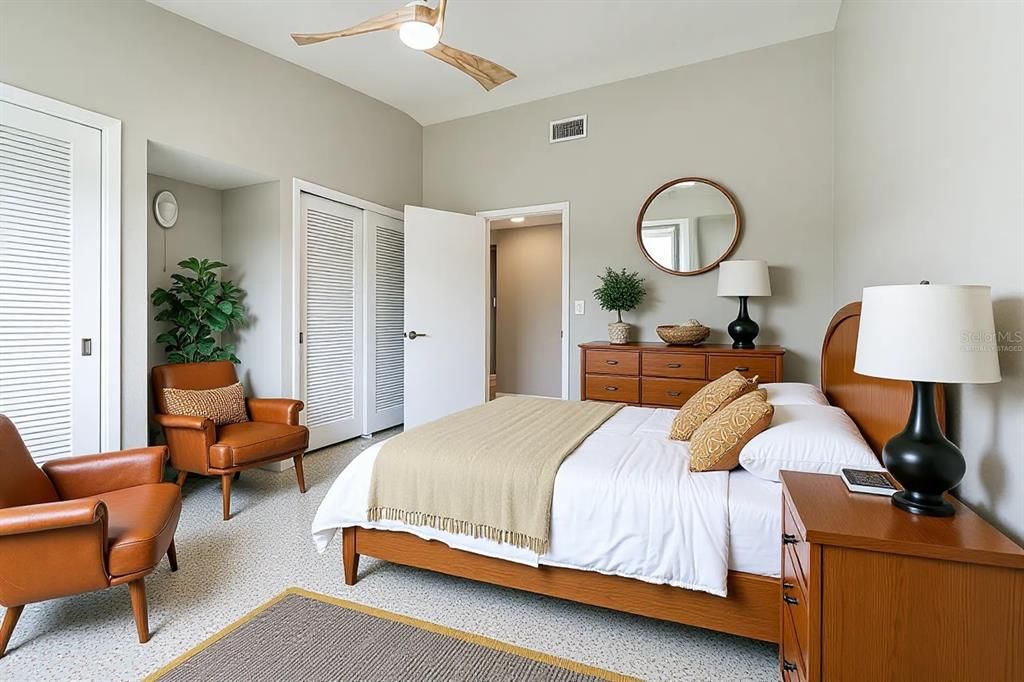 合同活跃: $749,000 (3 贝兹, 2 浴室, 1826 平方英尺)