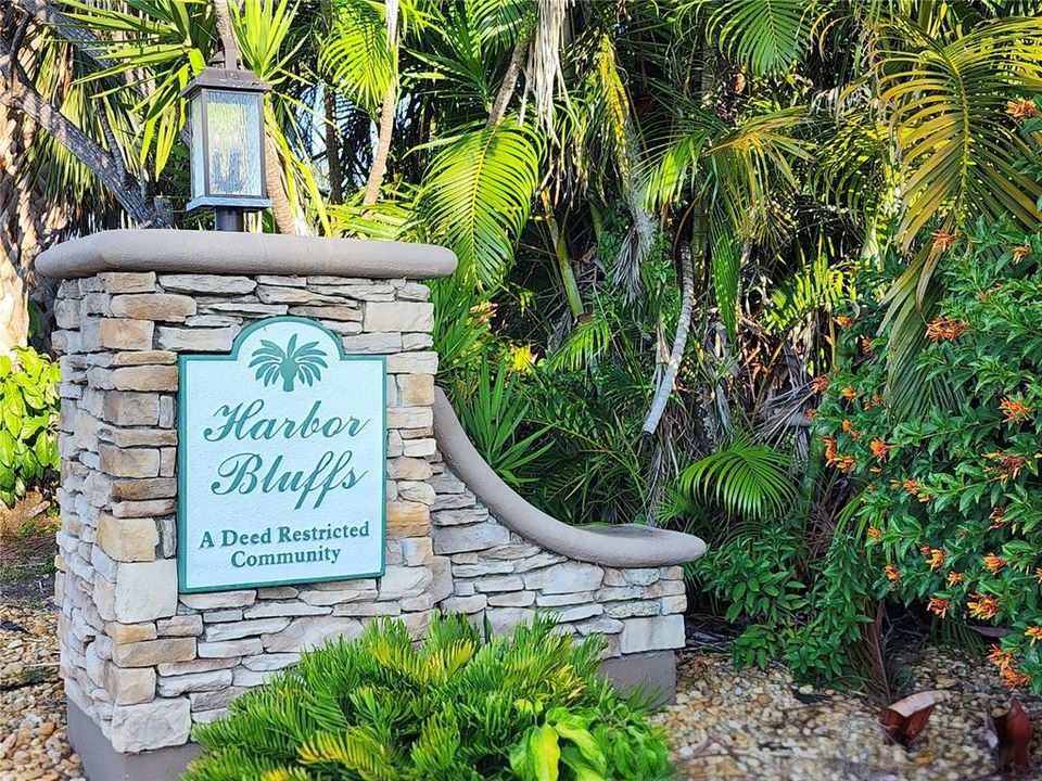 合同活跃: $749,000 (3 贝兹, 2 浴室, 1826 平方英尺)