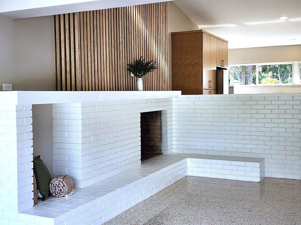 合同活跃: $749,000 (3 贝兹, 2 浴室, 1826 平方英尺)