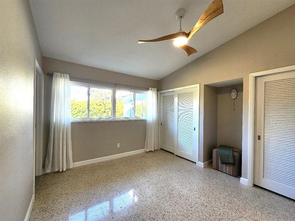 合同活跃: $749,000 (3 贝兹, 2 浴室, 1826 平方英尺)