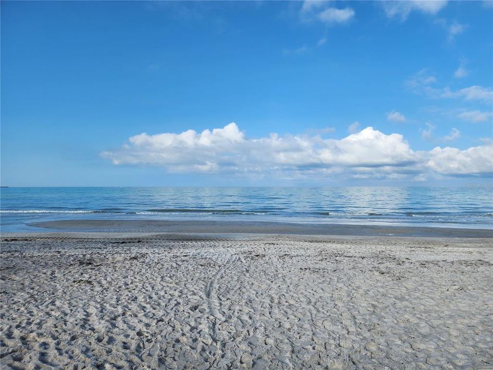 合同活跃: $749,000 (3 贝兹, 2 浴室, 1826 平方英尺)