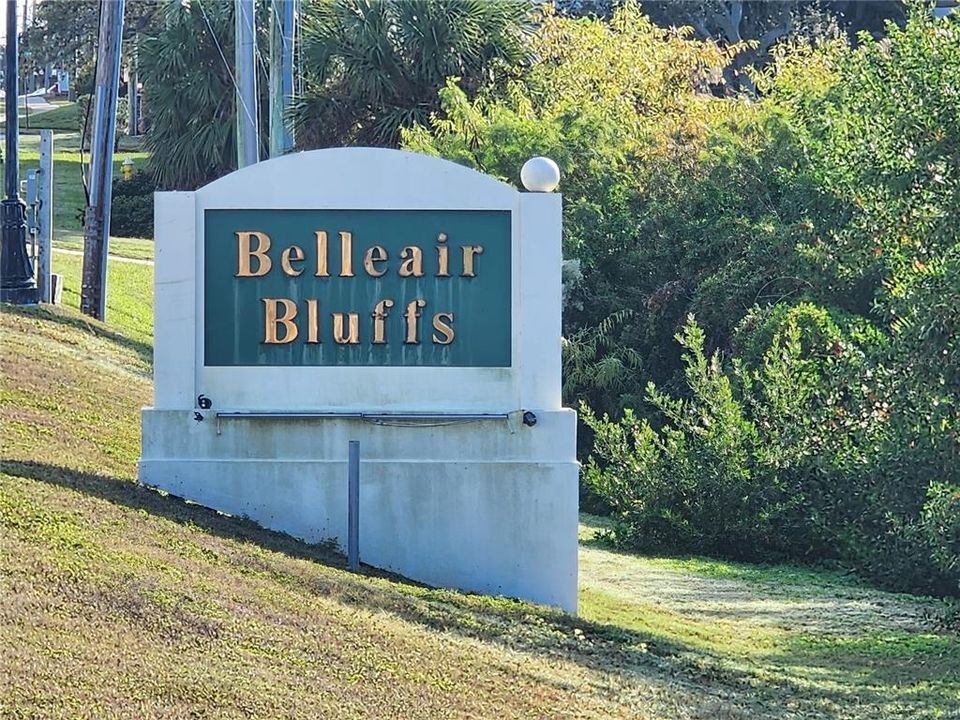 合同活跃: $749,000 (3 贝兹, 2 浴室, 1826 平方英尺)