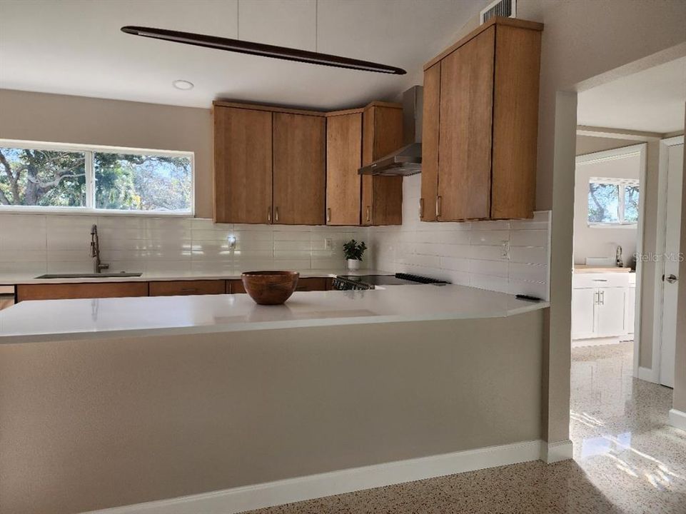 合同活跃: $749,000 (3 贝兹, 2 浴室, 1826 平方英尺)