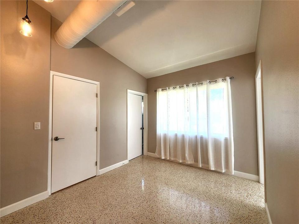 合同活跃: $749,000 (3 贝兹, 2 浴室, 1826 平方英尺)