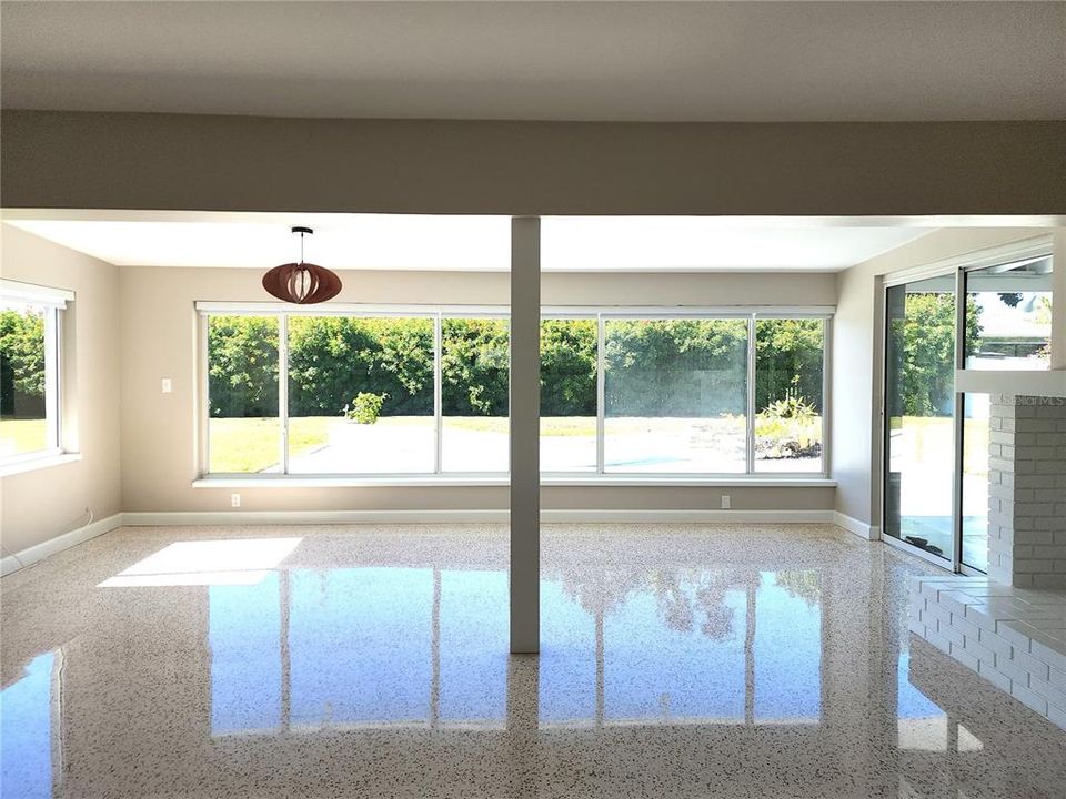 合同活跃: $749,000 (3 贝兹, 2 浴室, 1826 平方英尺)