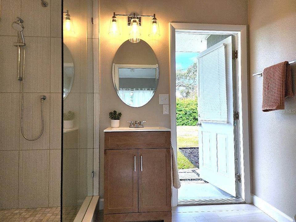 合同活跃: $749,000 (3 贝兹, 2 浴室, 1826 平方英尺)