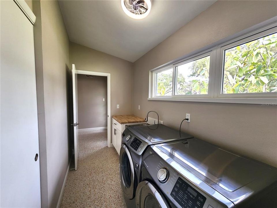 合同活跃: $749,000 (3 贝兹, 2 浴室, 1826 平方英尺)