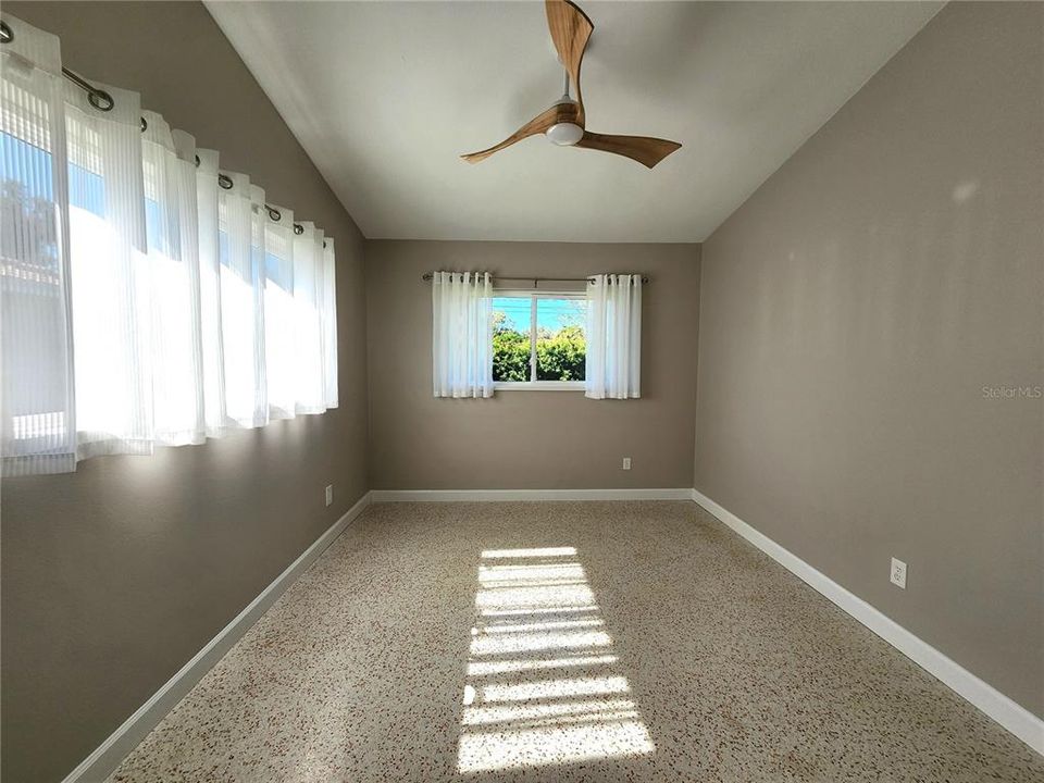 合同活跃: $749,000 (3 贝兹, 2 浴室, 1826 平方英尺)