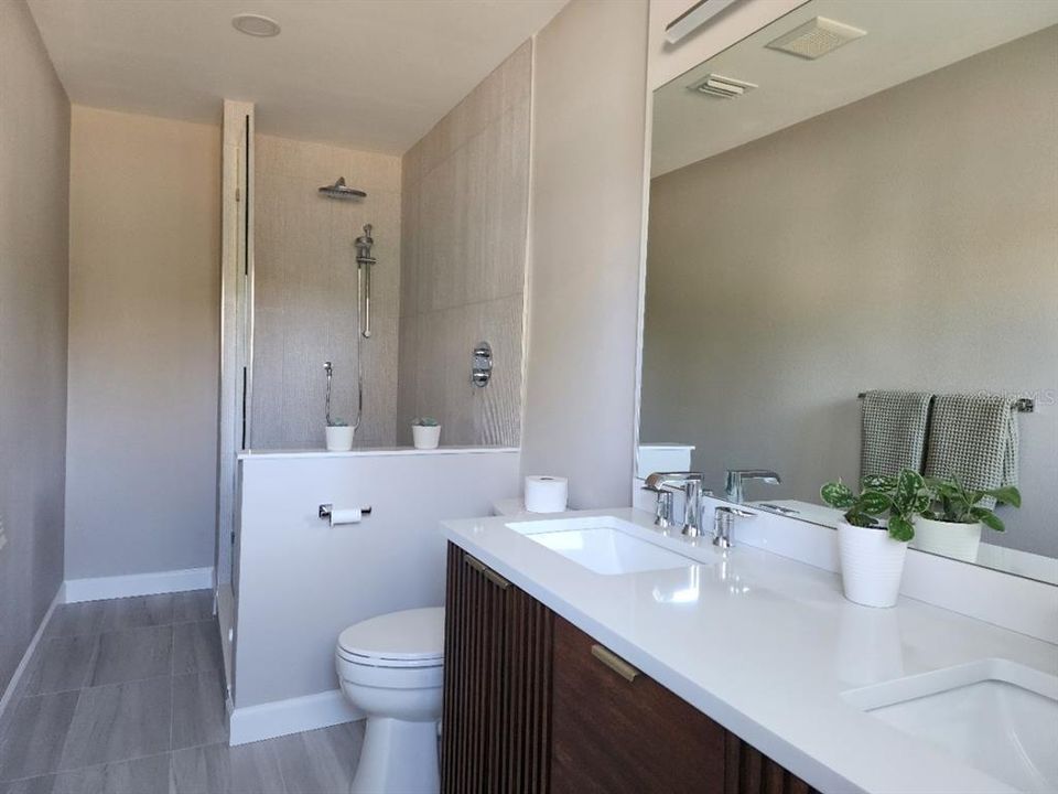 合同活跃: $749,000 (3 贝兹, 2 浴室, 1826 平方英尺)