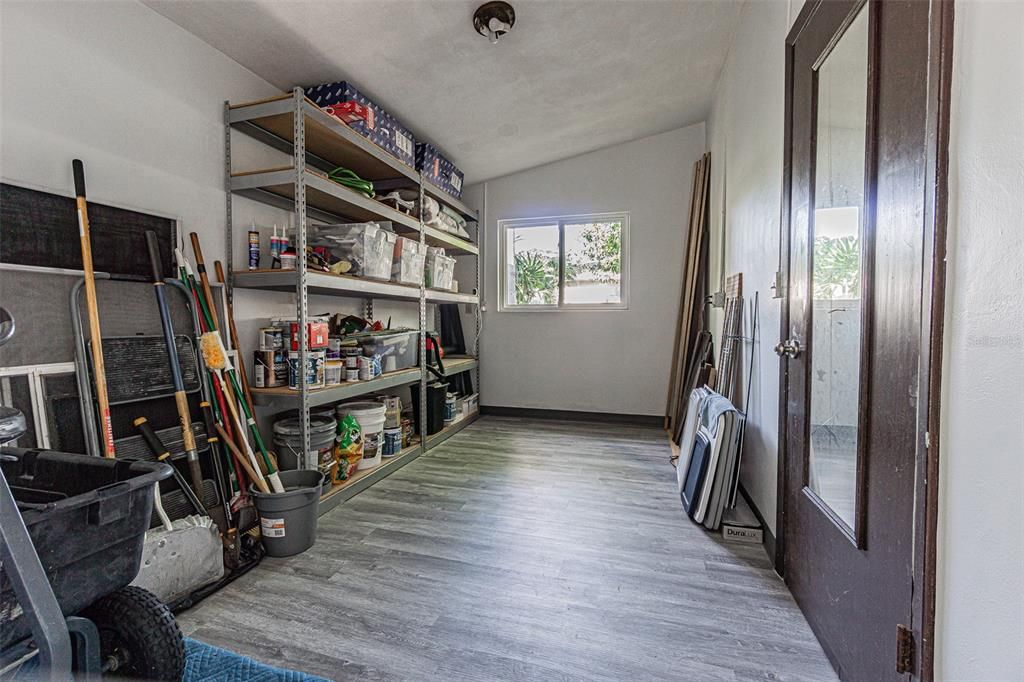 合同活跃: $749,000 (3 贝兹, 2 浴室, 1826 平方英尺)