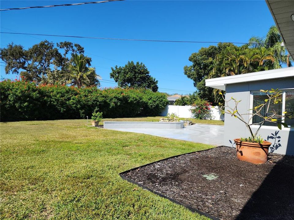 合同活跃: $749,000 (3 贝兹, 2 浴室, 1826 平方英尺)