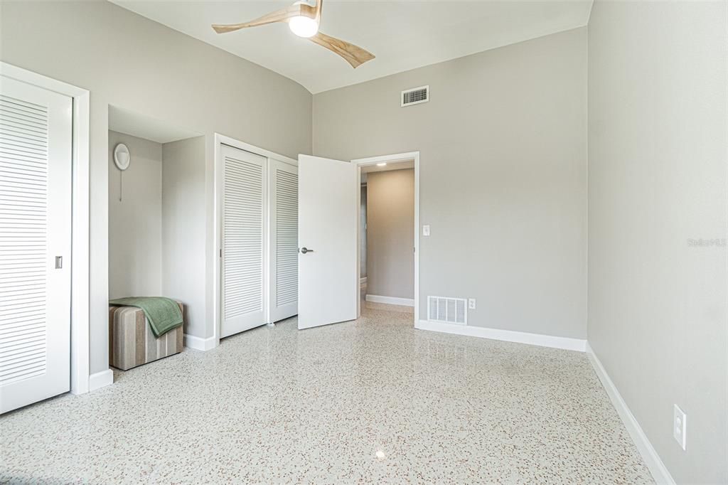 合同活跃: $749,000 (3 贝兹, 2 浴室, 1826 平方英尺)