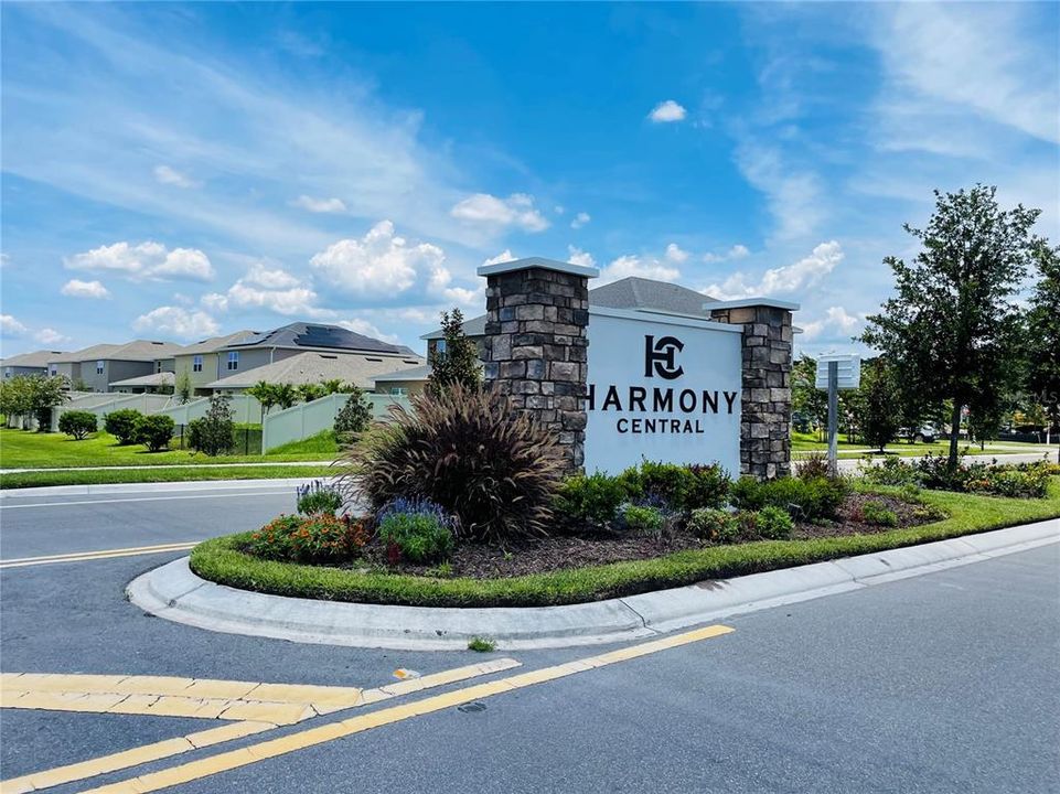 Active With Contract: $368,900 (3 beds, 2 baths, 1415 Square Feet)