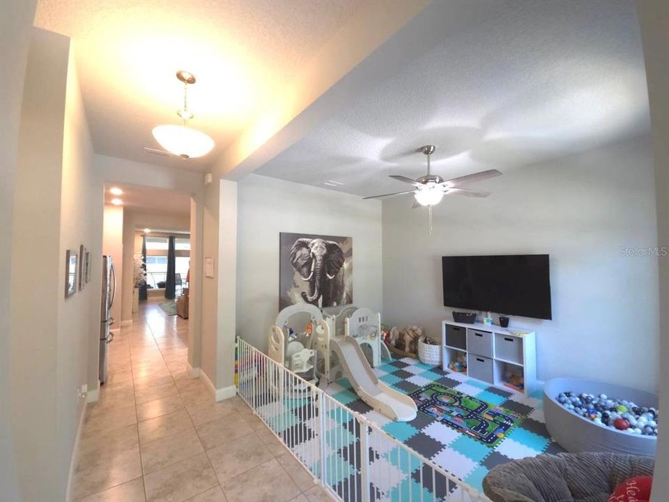 合同活跃: $629,900 (4 贝兹, 3 浴室, 2552 平方英尺)