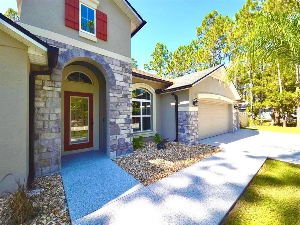 合同活跃: $629,900 (4 贝兹, 3 浴室, 2552 平方英尺)