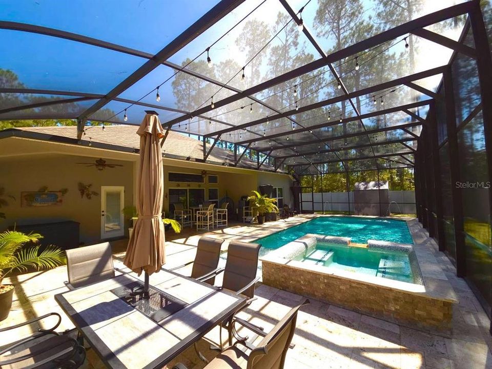 合同活跃: $629,900 (4 贝兹, 3 浴室, 2552 平方英尺)