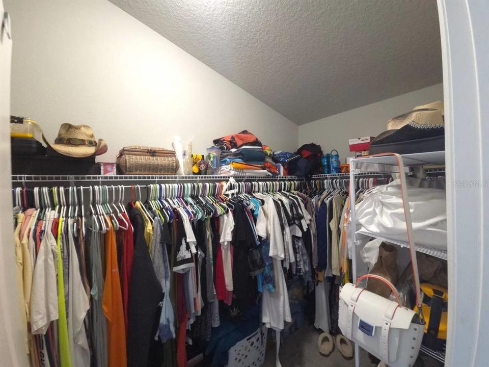 合同活跃: $629,900 (4 贝兹, 3 浴室, 2552 平方英尺)