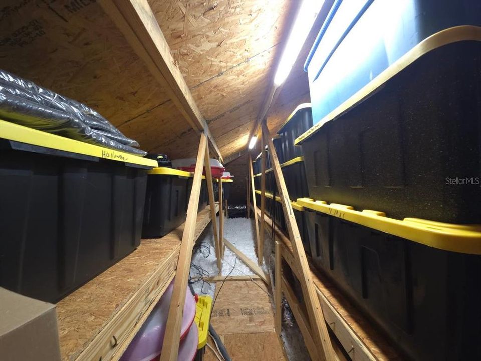 合同活跃: $629,900 (4 贝兹, 3 浴室, 2552 平方英尺)